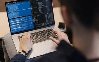 Согласно информации от Bloomberg, Apple планирует выпустить новую нейросеть для помощи программистам в написании кода в 2024 году